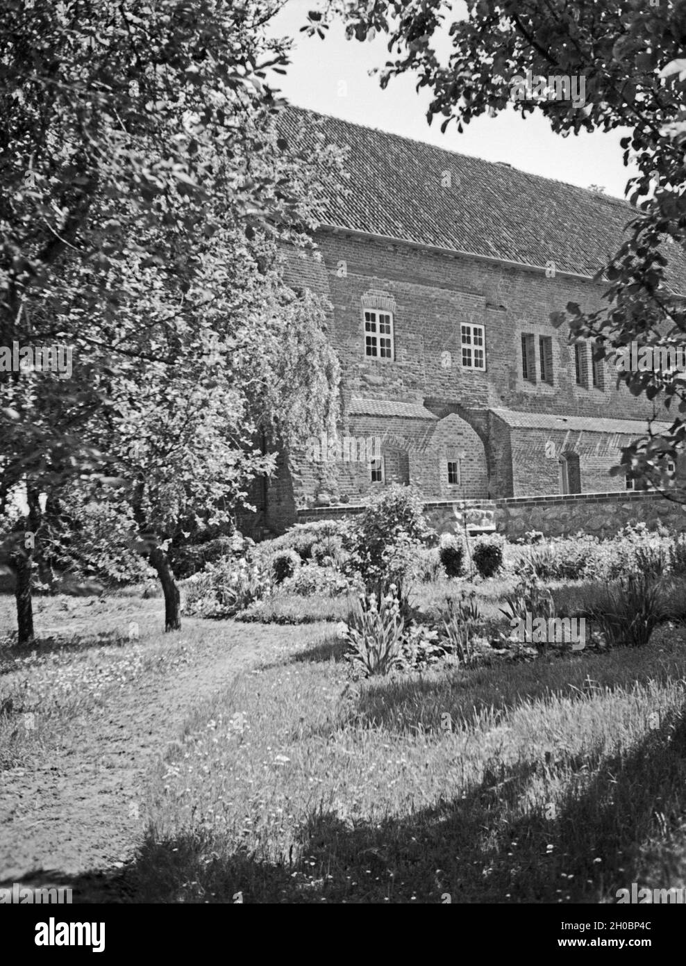 Die Ordensburg Lochstädt am Frischen Haff in Ostpreußen, 1930er Jahre. Castle Lochstaedt near Vistula Lagoon, East Prussia, 1930s. Stock Photo