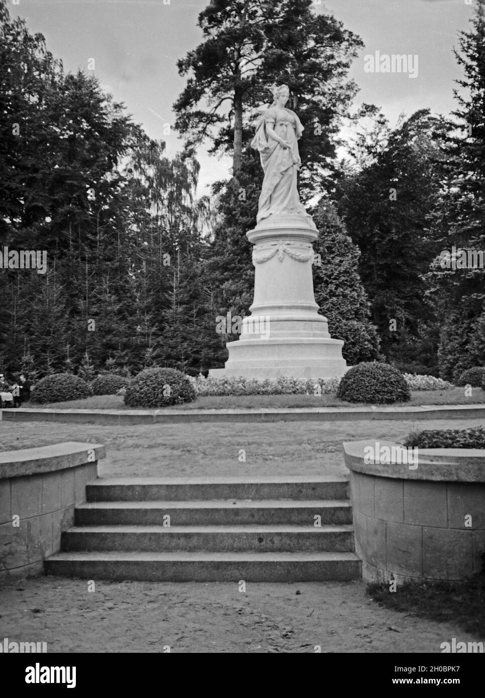 Das Königin Luise Denkmal in Tilsit, Ostpreußen, 1930er Jahre. Queen Louise Monument at Tilsit, East Prussia, 1930s. Stock Photo