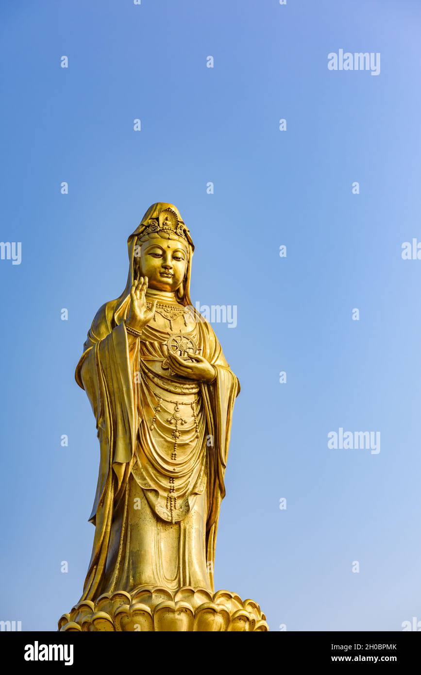 Golden guan yin statue hires stock photography and images Alamy