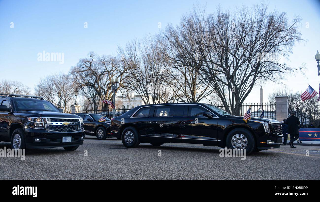 The presidential motorcade passes by during the 59th Presidential Inauguration ceremonies in