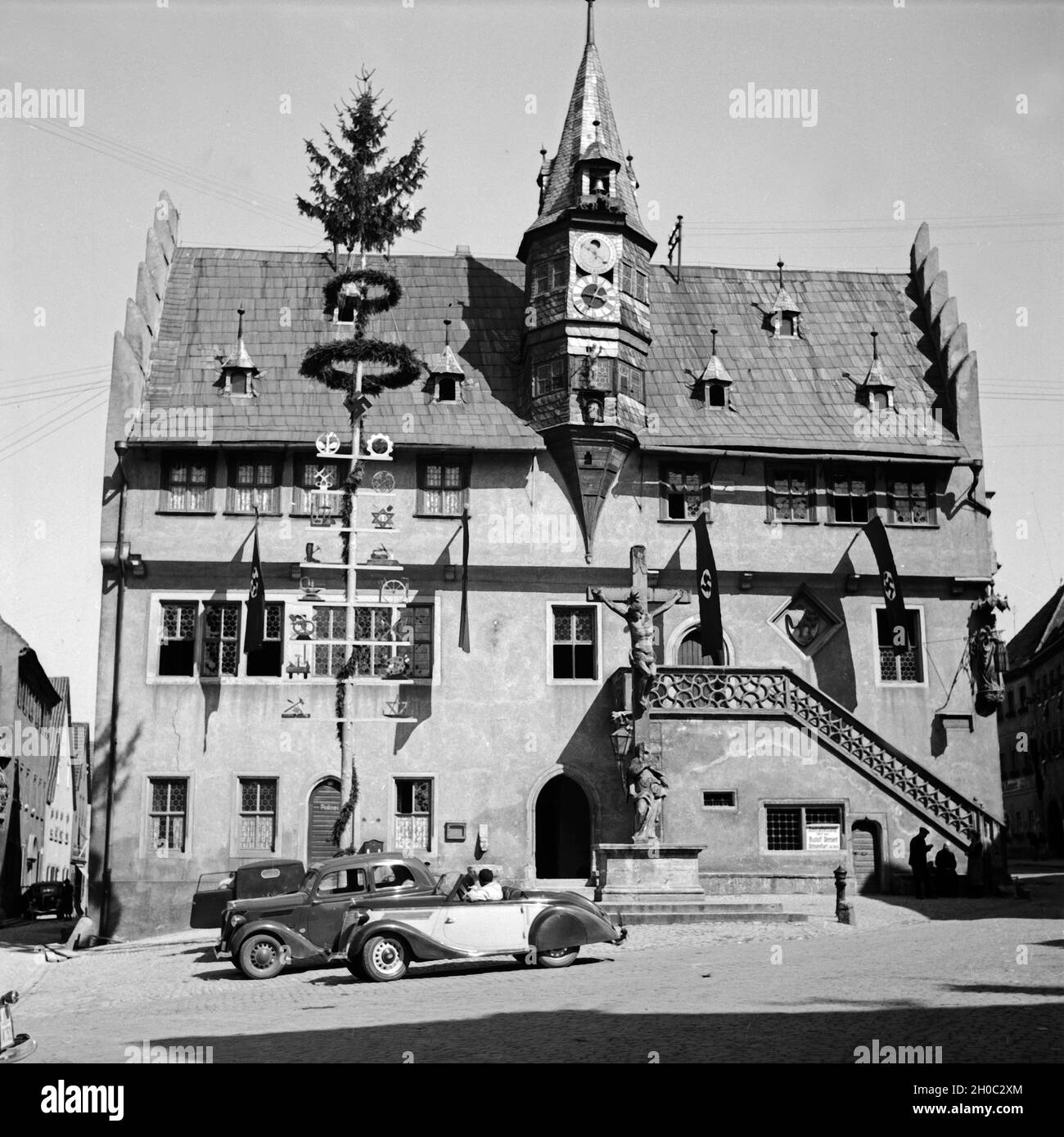 Das historische Rathaus in Creglingen, Deutschland 1930er Jahre. Historic city hall of Creglingen, Germany 1930s. Stock Photo