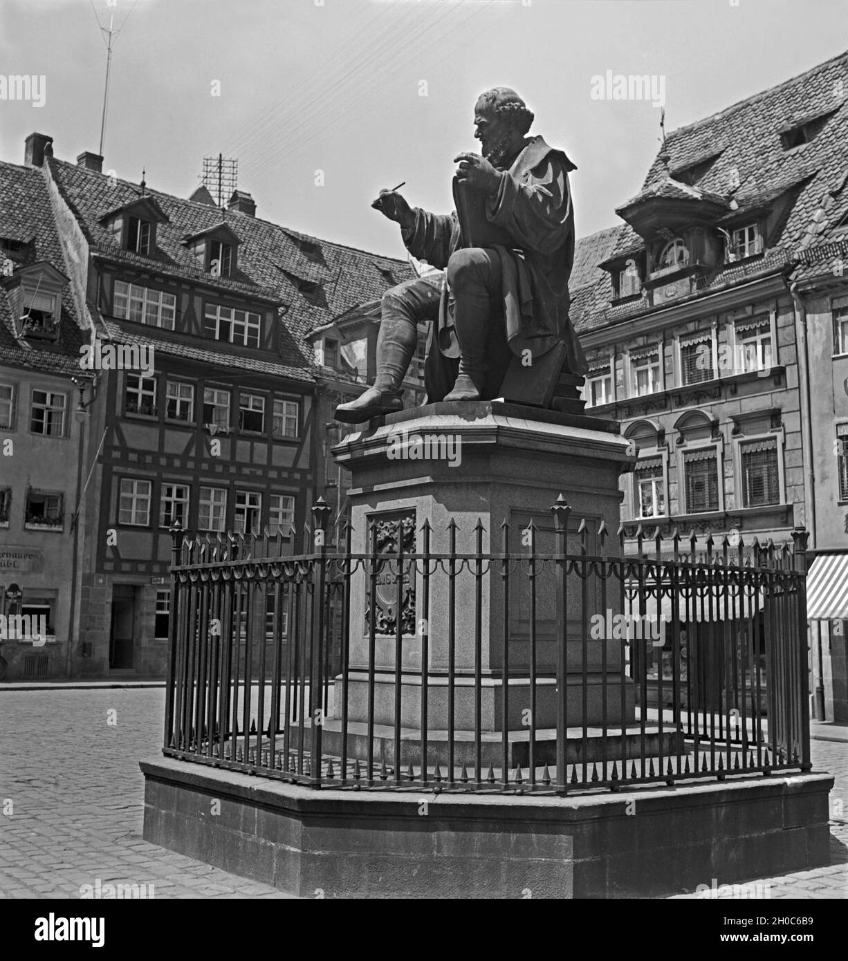 Das Hans Sachs Denkmal auf dem Spitalplatz in Nürnberg, Deutschland ...