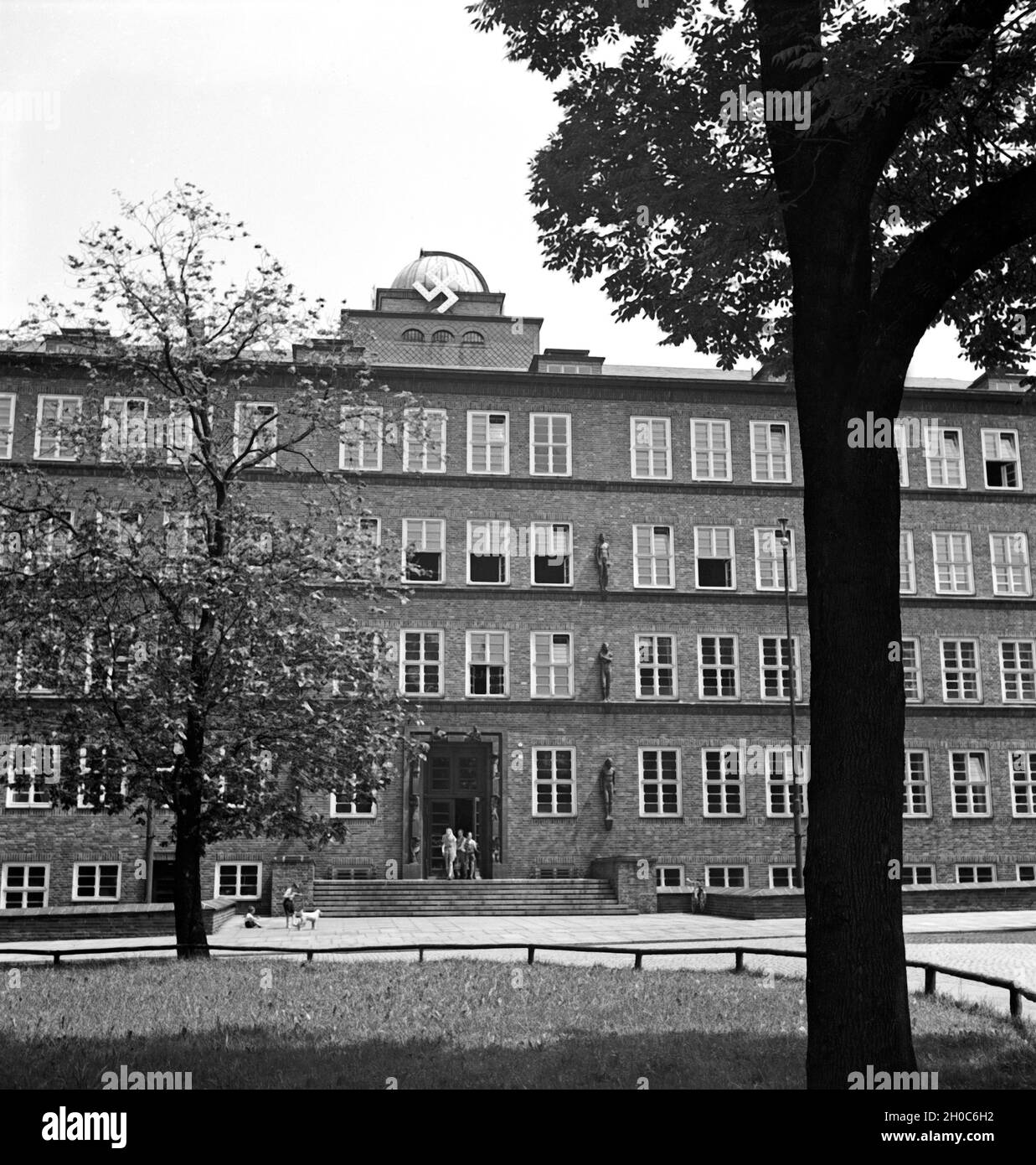 Das Gymnasium in Chemnitz, Deutschland 1930er Jahre. Highschool at Chemnitz, Germany 1930er Jahre. Stock Photo