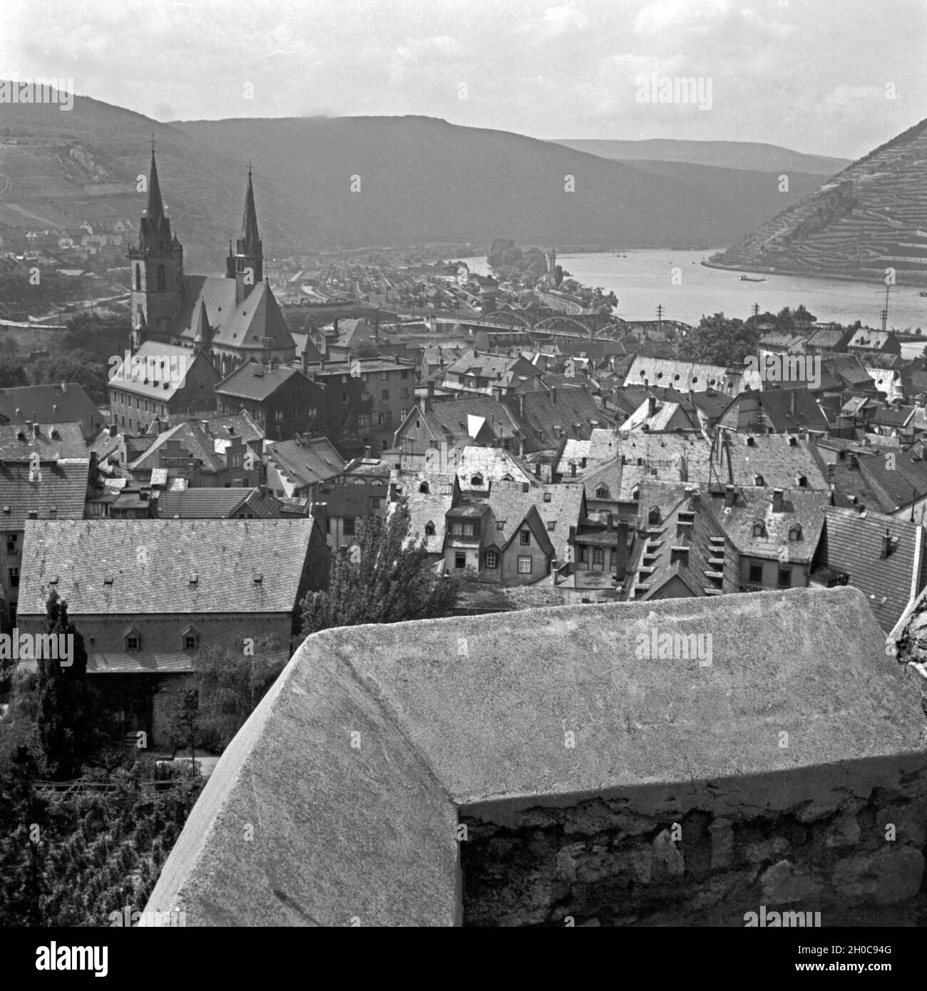 Blick auf die Stadt Bingen am Rhein, Deutschland 1930er Jahre. View to the town of Bingen at the Rhine, Germany 1930s. Stock Photo