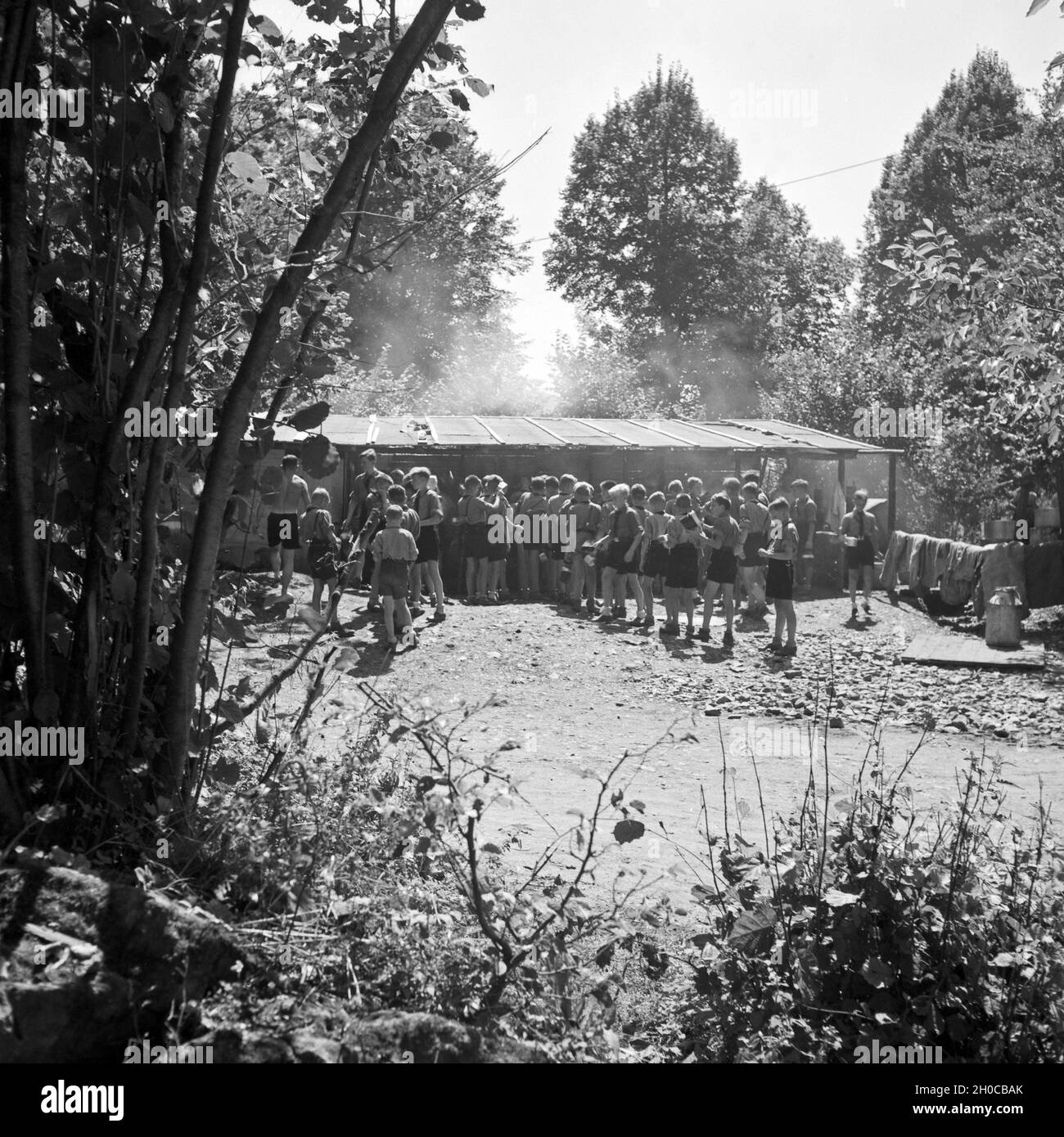 Lager der Hitlerjugend in der Nähe von Spitz in Niederösterreich, Österreich 1930er Jahre. Camp of Hitler youth near Spitz in Lower Austria, 1930s. Stock Photo
