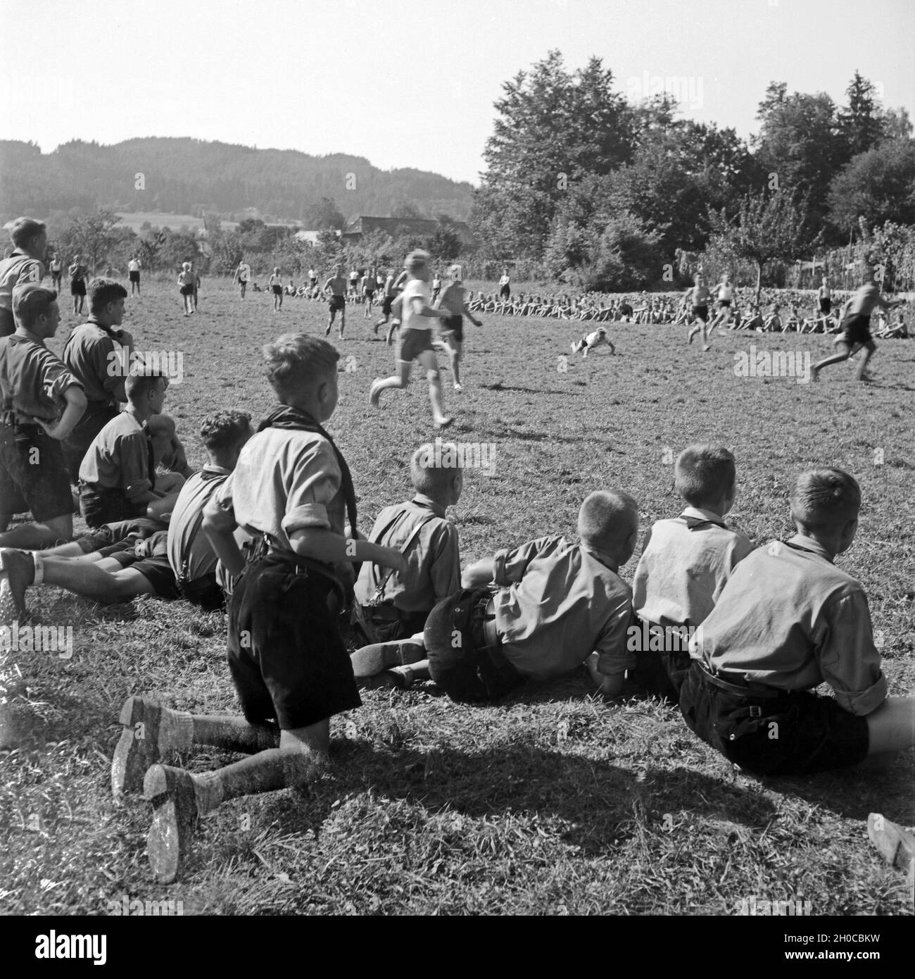 Hitlerjugend in Österreich bei einem Sportwettkampf, 1930er Jahre. Hitler youth of Austria at a sports competition, 1930s. Stock Photo