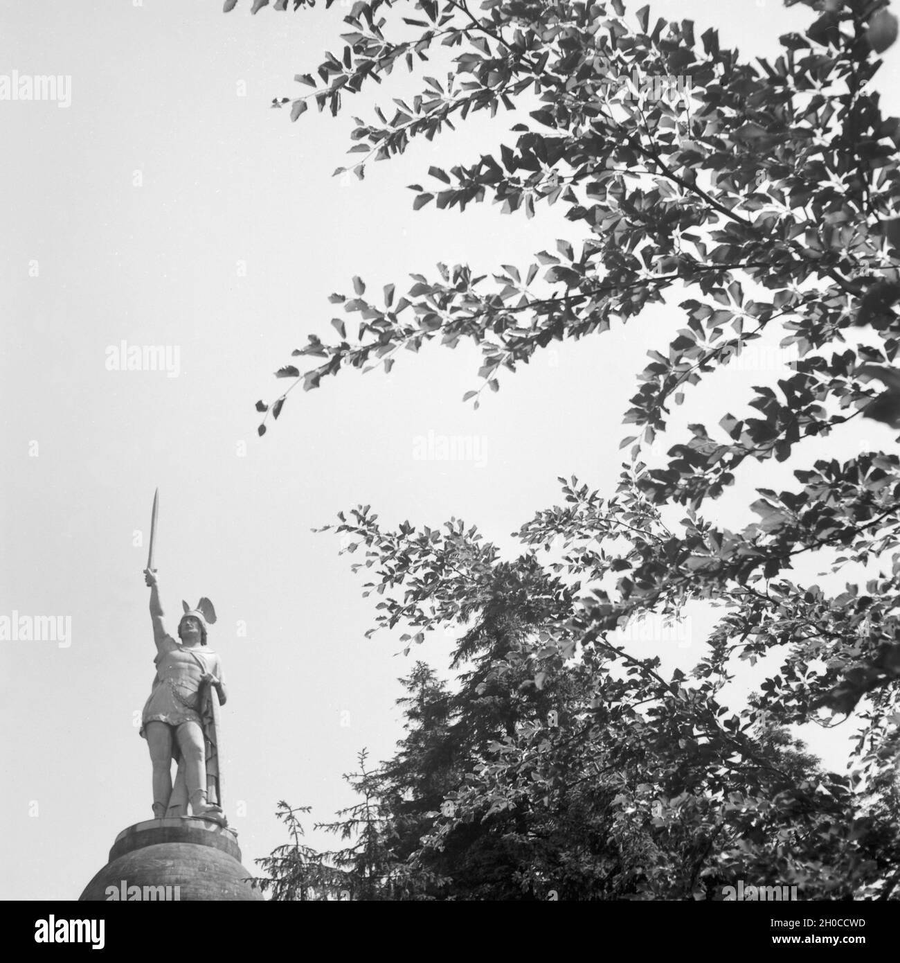 Das Hermannsdenkmal in der Nähe von Hiddesen bei Detmold, Deutschland 1930er Jahre. Hermann monument next to Hiddesen near Detmold, Germany 1930s. Stock Photo