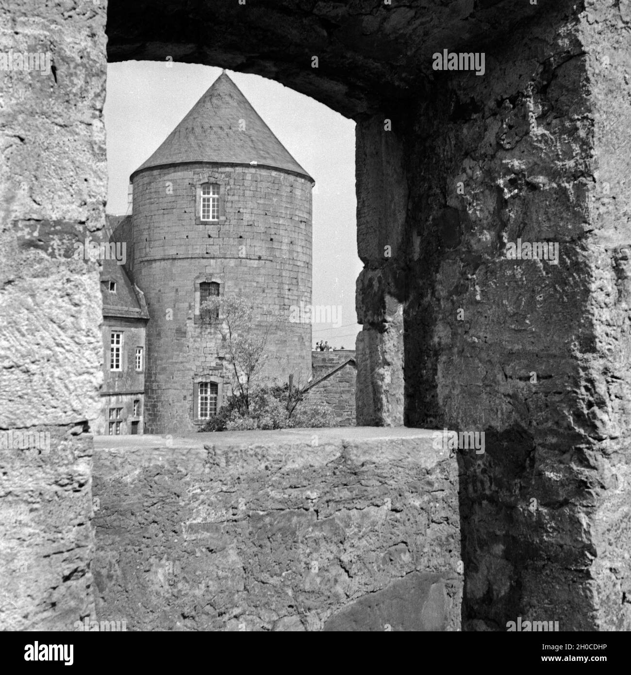 Turm in der Burg Waldeck am Edersee in Hessen, Deutschland 1930er Jahre. Tower and watchout at Waldeck castle in Hesse, Germany 1930s. Stock Photo