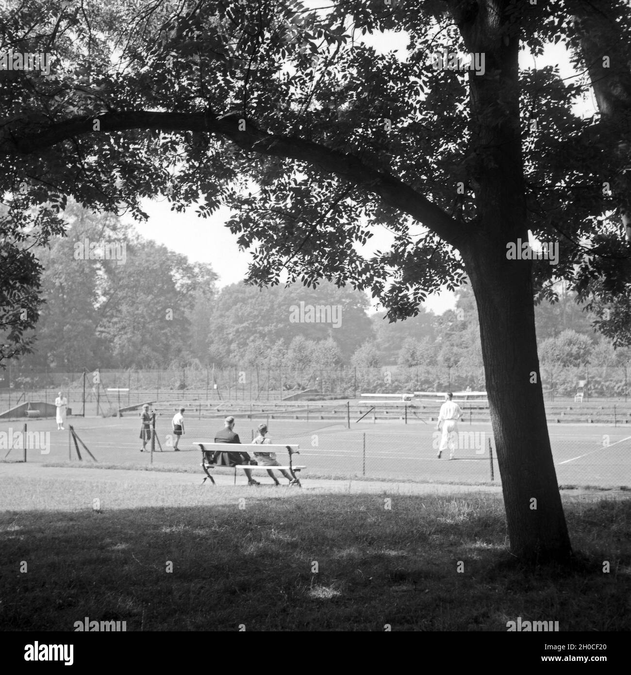 Watching a tennis match Black and White Stock Photos & Images - Alamy