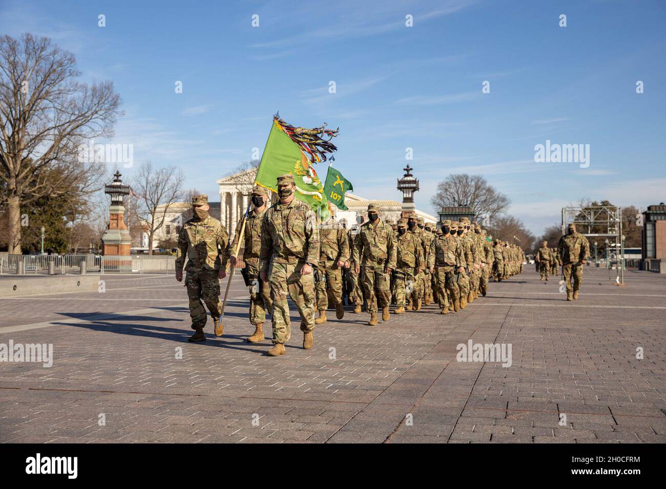 Soldiers of the New York Army National Guard's 104th Military Police ...