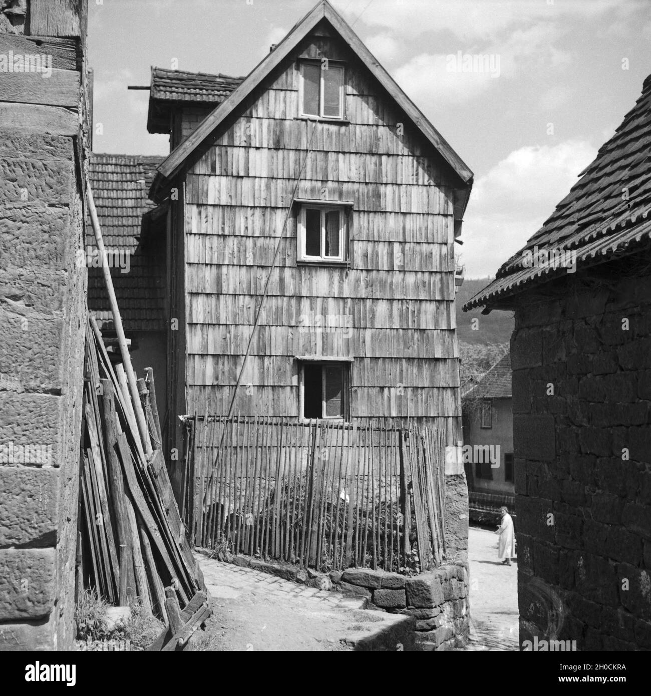 Alte Scheune in Amorbach im Odenwald, Deutschland 1930er Jahre. An old barn at Amorbach in the Odenwald region, Germany 1930s. Stock Photo