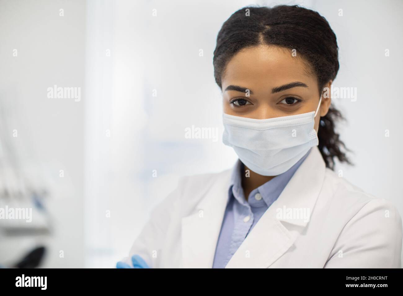 Black female doctor portrait hi-res stock photography and images - Alamy