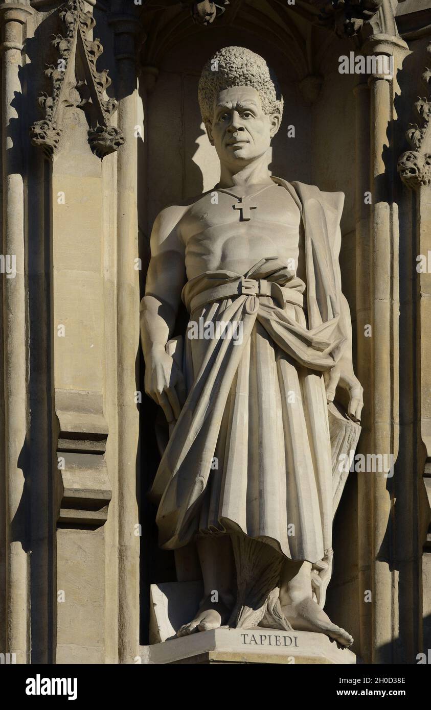 London, England, UK. Westminster Abbey - the Modern Martyrs (Tim Crawley, 1998) statues of ten modern martyrs above main entrance. Lucian Tapiedi Stock Photo