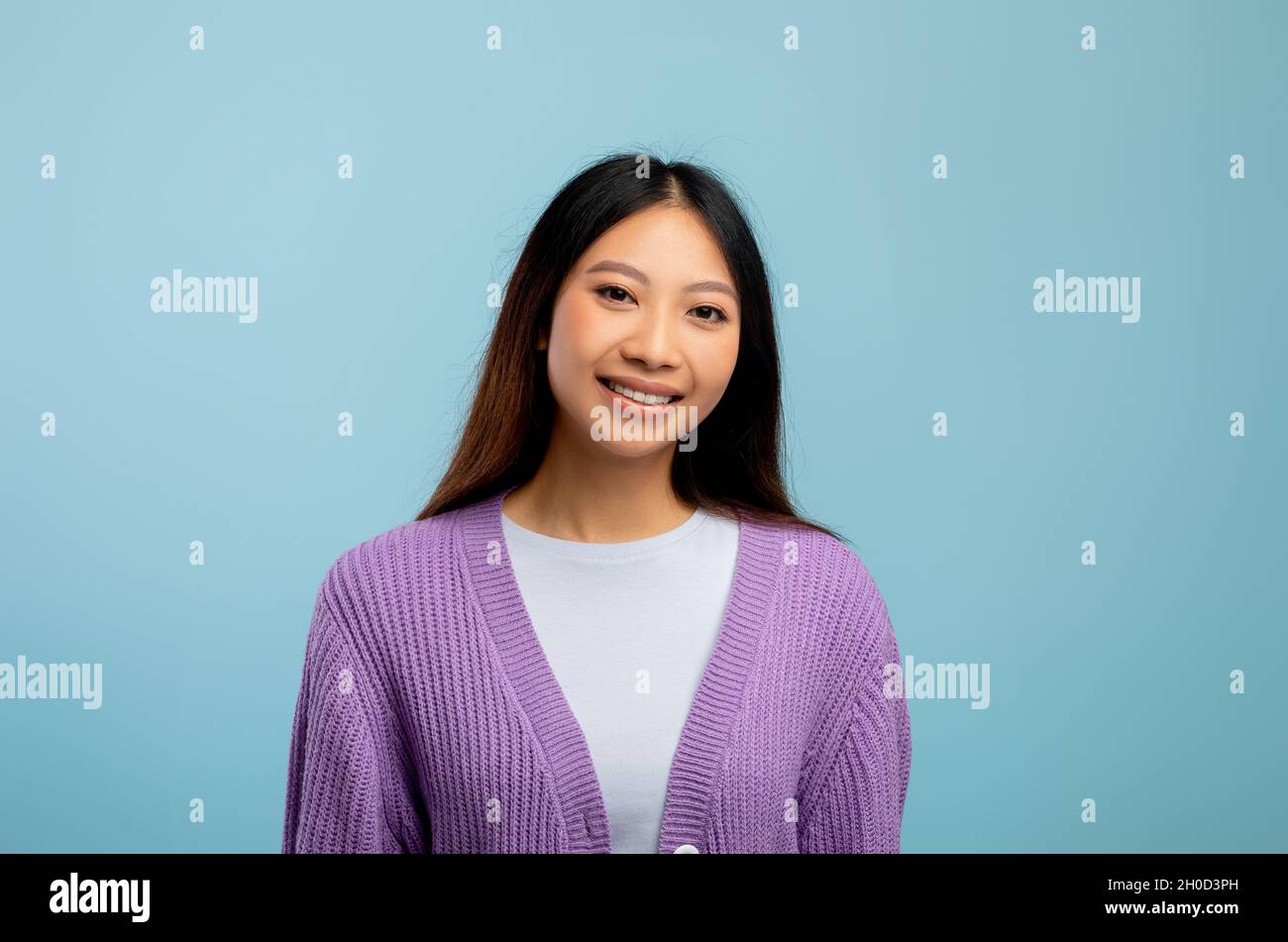 Pretty asian model young teenager hi-res stock photography and images ...