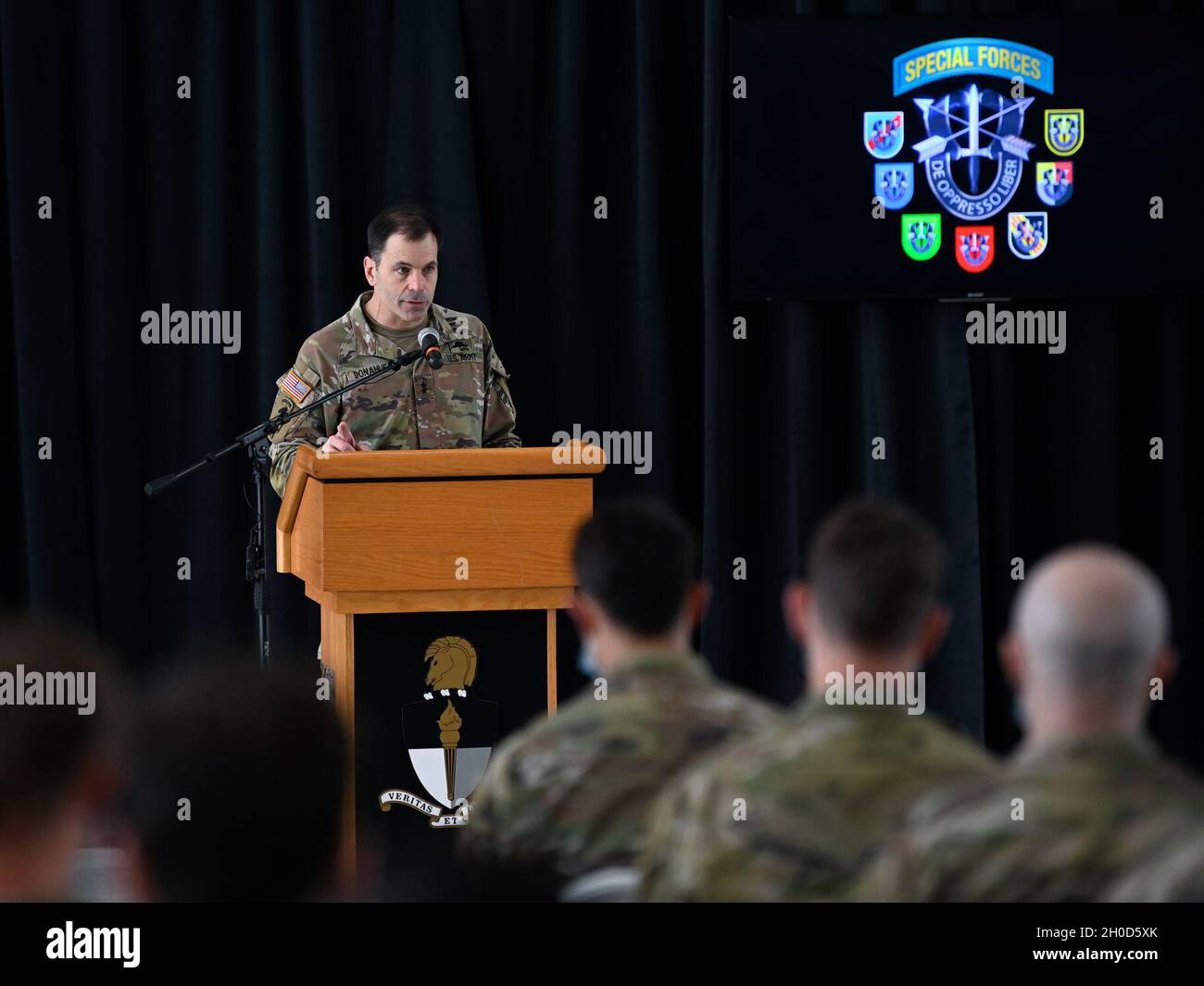 Major general christopher donahue hi-res stock photography and images ...