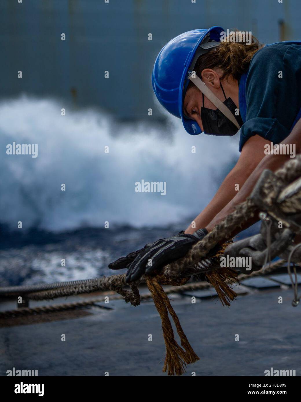 PACIFIC OCEAN (Jan. 29, 2021) U.S. Navy Boatswain’s Mate Seaman Shannon