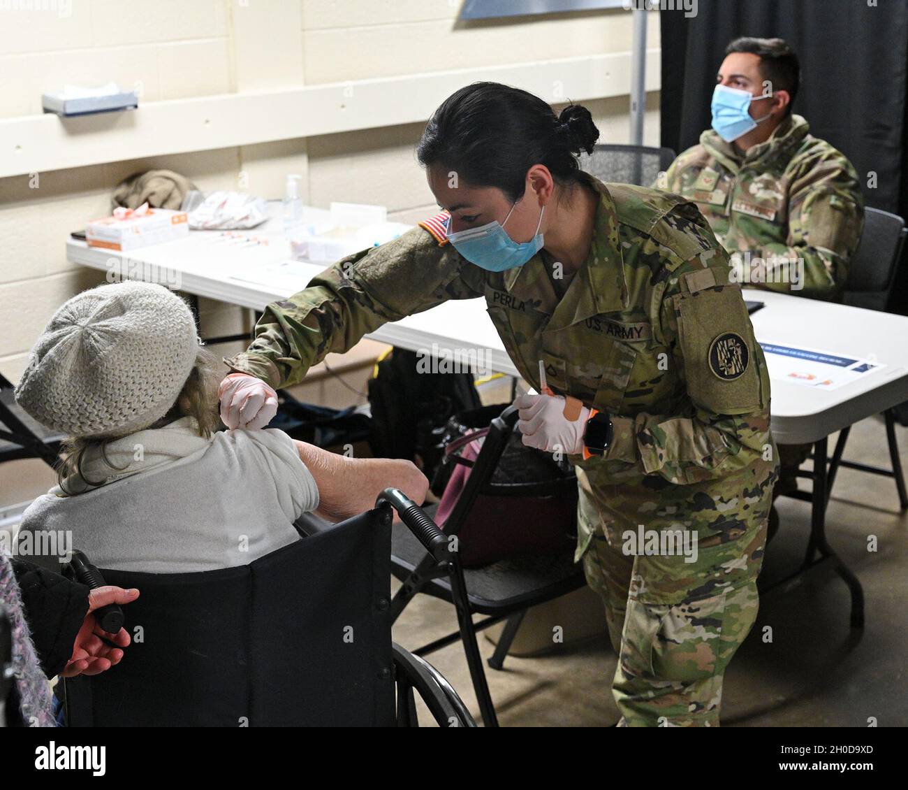 Pfc. Perla Keiry, combat medic assigned to the 224th Medical Company Area Support, Maryland Army National Guard, prepares to administer a COVID-19 vaccine at the Talbot County Community Center, Easton, Md., on January 29, 2021. Maryland National Guard members are supporting the COVID-19 vaccination initiative with mobile vaccination support teams, which are providing medical and logistical support to county health departments during the global COVID-19 pandemic. Stock Photo