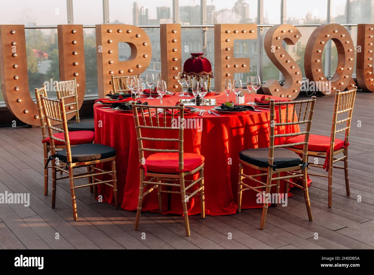 Banquet hall wedding decor hi-res stock photography and images - Alamy