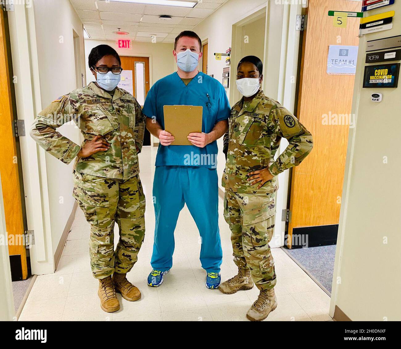 U.S. Army Dental Specialists Spc. Diamond Jones and Spc. Emily Cage and