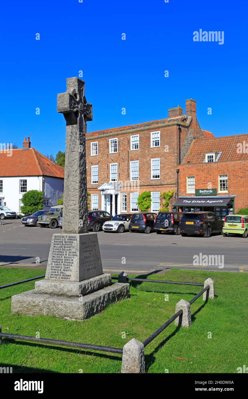 War memorial and Market Place, Burnham Market, Norfolk, England, UK. Stock Photo