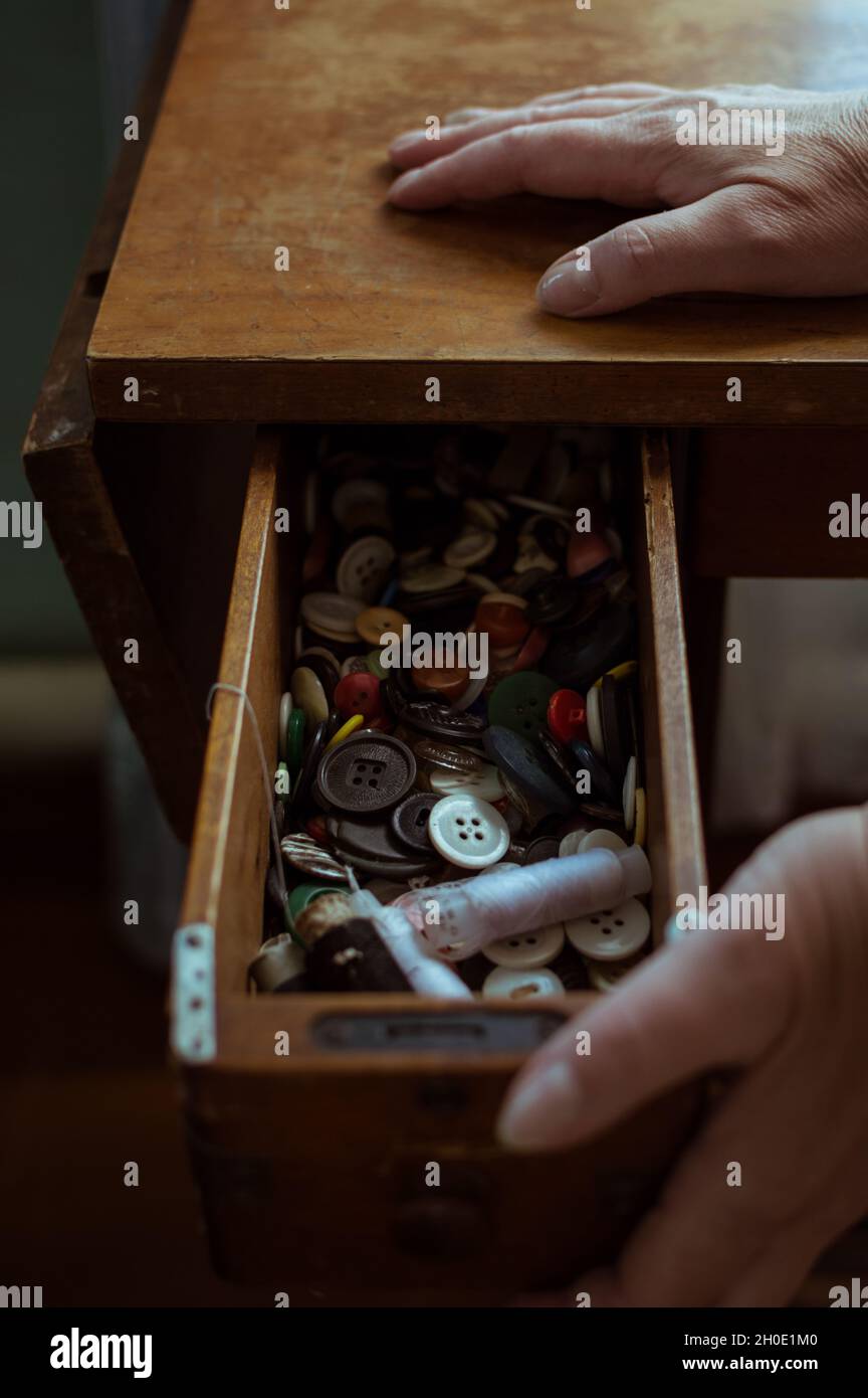 Sewing machine drawer hires stock photography and images Alamy