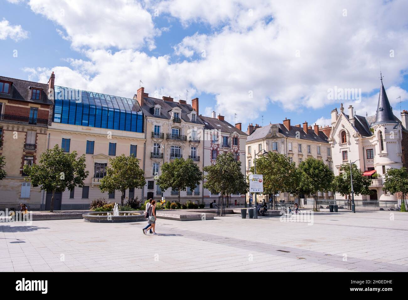 Rennes (Brittany, north western France): building facades in “place ...