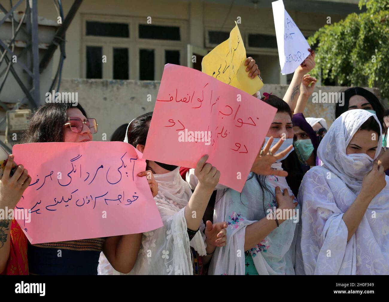 Hyderabad, Pakistan, October 12, 2021. Members of Transgender Community are holding protest demonstration against violence and sexual harassment, at Peshawar press club on Tuesday, October 12, 2021. Stock Photo