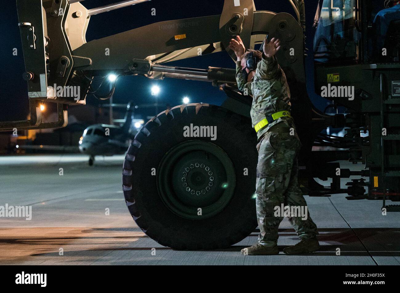 U.S. Air Force Tech. Sergeant Preston Harris, 47 Flying Training Wing chaplain assistant, guides a forklift carrying palletized water toward a tractor-trailer February 20, 2021 at Laughlin Air Force Base, Texas. The city of Del Rio, Texas needed the emergency bottled water due to a boil water order caused by the impact of Winter Storm Uri. Stock Photo