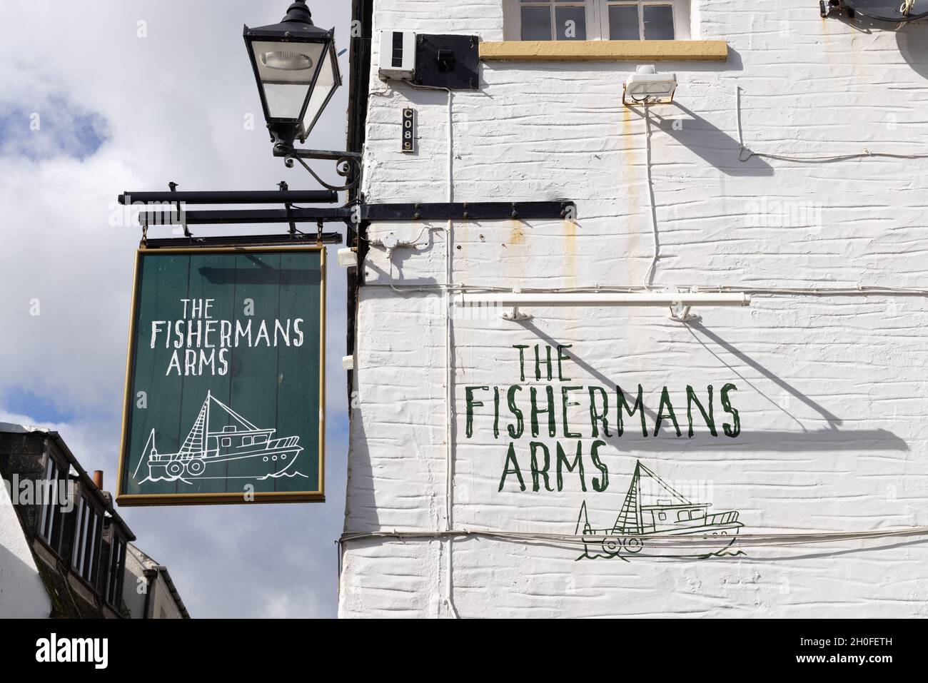 English pub sign hi-res stock photography and images - Alamy