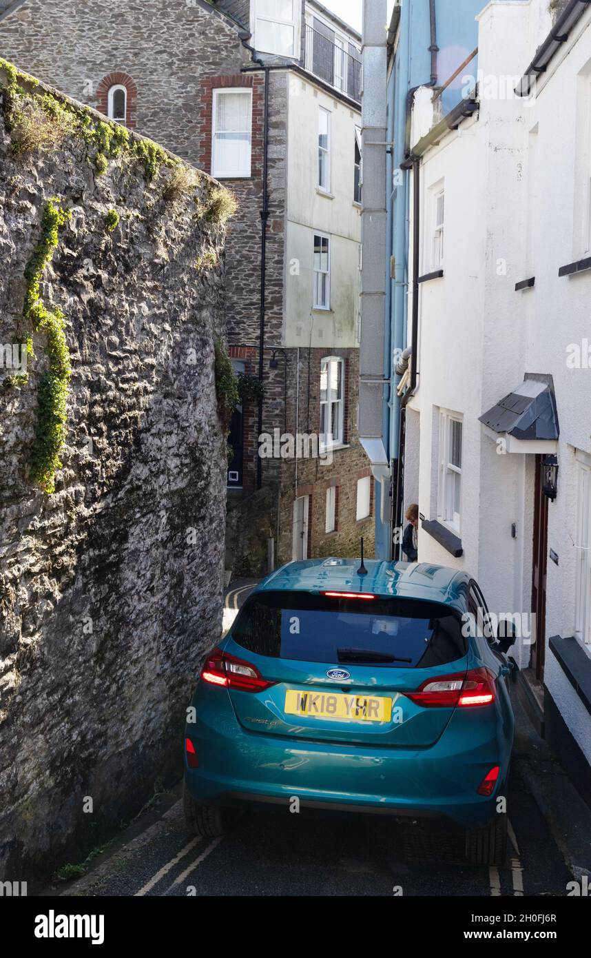 Cornwall narrow street - a car in difficulties due to satnav error on the narrow streets of Looe, Cornwall UK Stock Photo