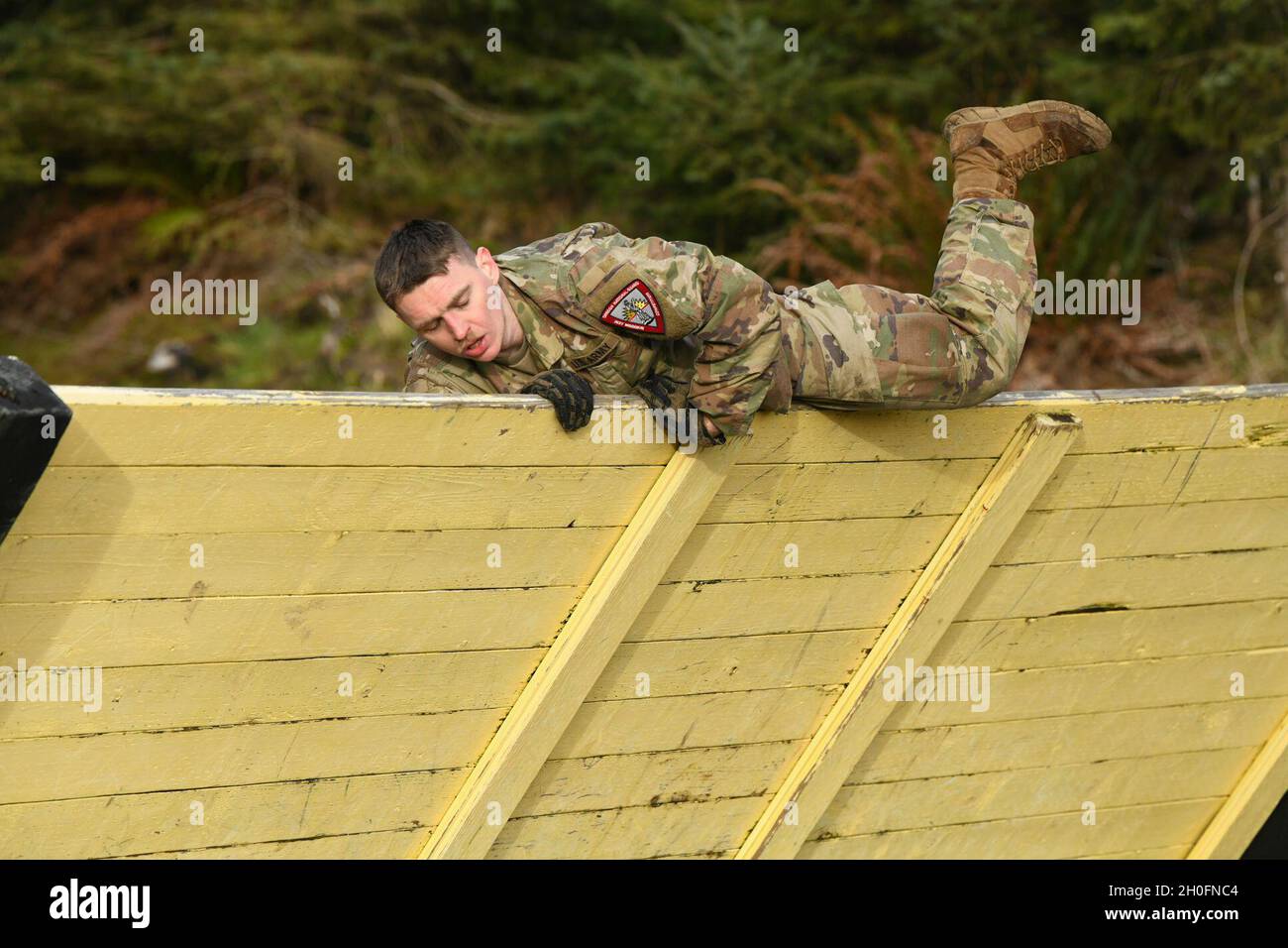Oregon Army National Guard Soldiers take on the Camp Rilea Obstacle ...