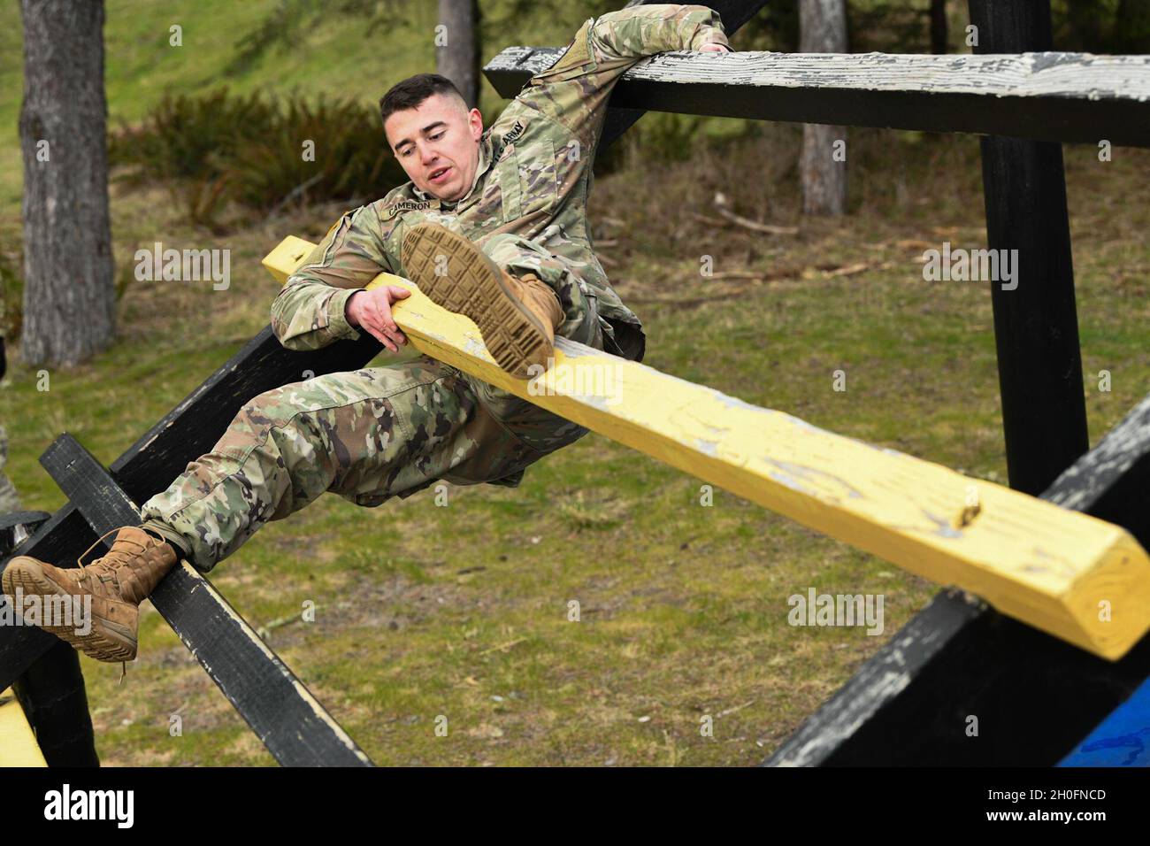 Oregon Army National Guard Soldiers take on the Camp Rilea Obstacle ...