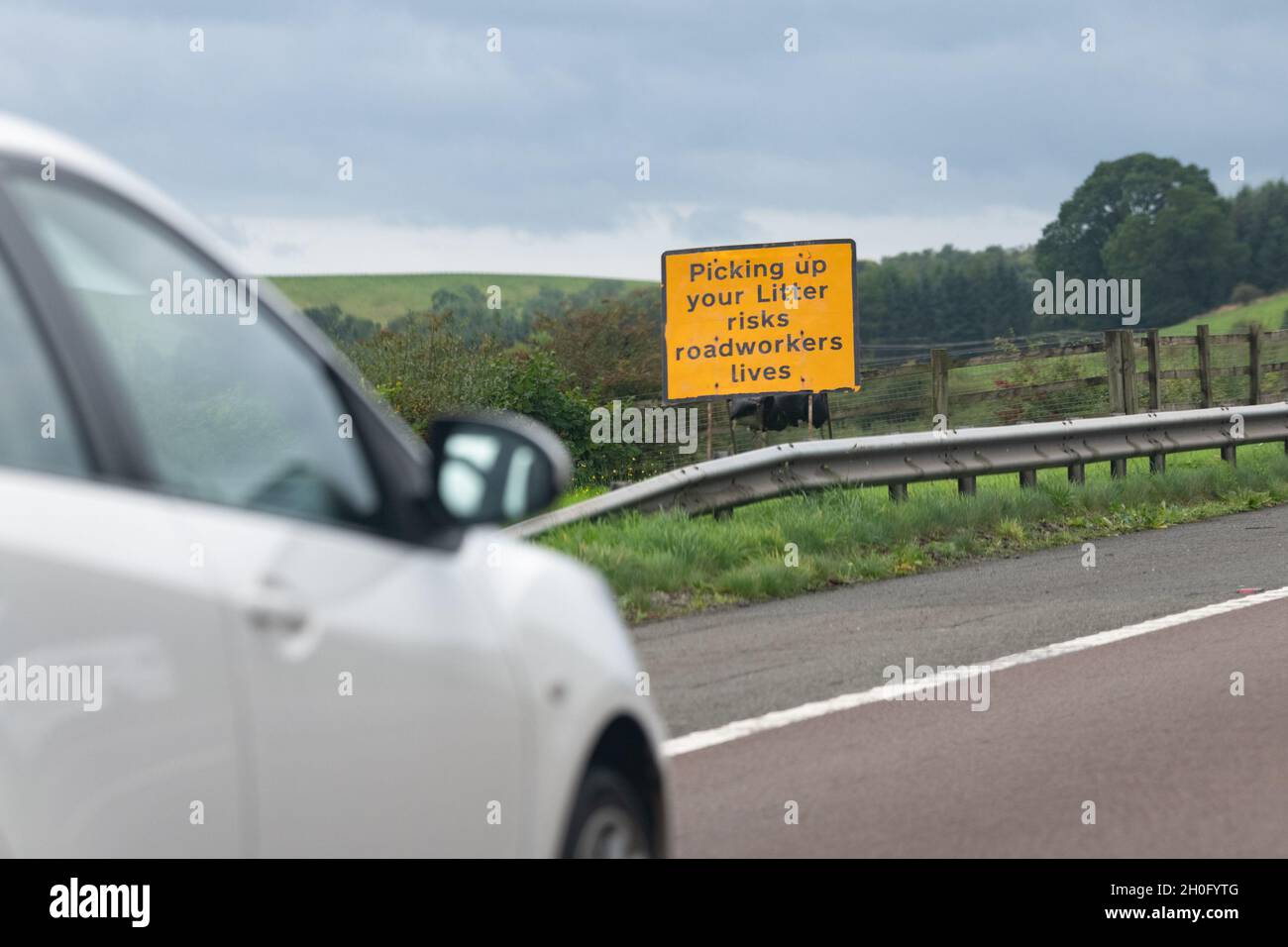 Picking up your Litter risks roadworkers lives sign UK Stock Photo