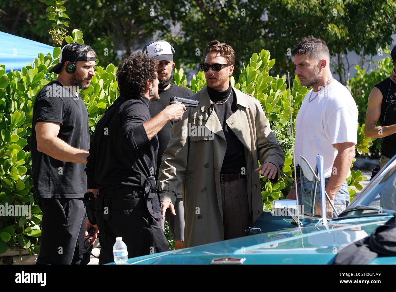 MIAMI, FL - OCT 12: Actor Julian Gil (R) is seen during the behind the scene filming of “CERDO” on October 12, 2021 in Miami, Florida. (Photo by Alberto E. Tamargo/Sipa USA) Stock Photo