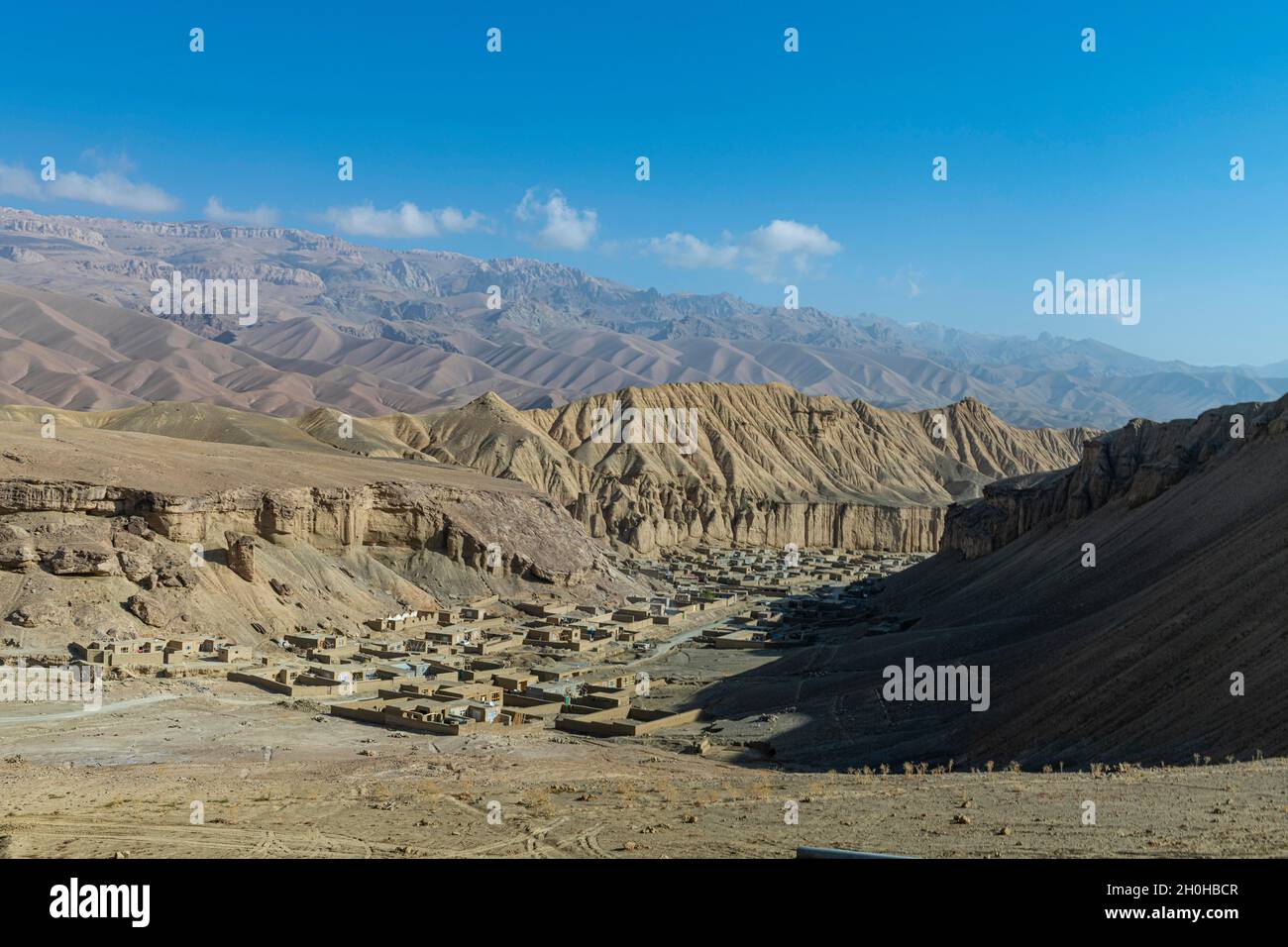 Curated visual reference: Visual Reference: Overlook Over The Outskirts Of Bamyan And The Surrounding Mountains
