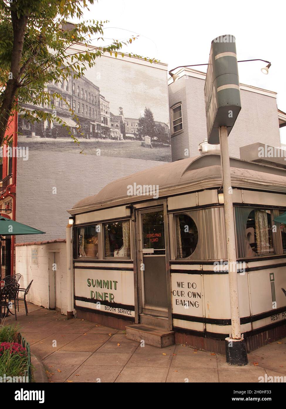 Famous Summit Diner in Summit, New Jersey dating back to 1939 is a typical staple in the states of New Jersey and New York. Stock Photo