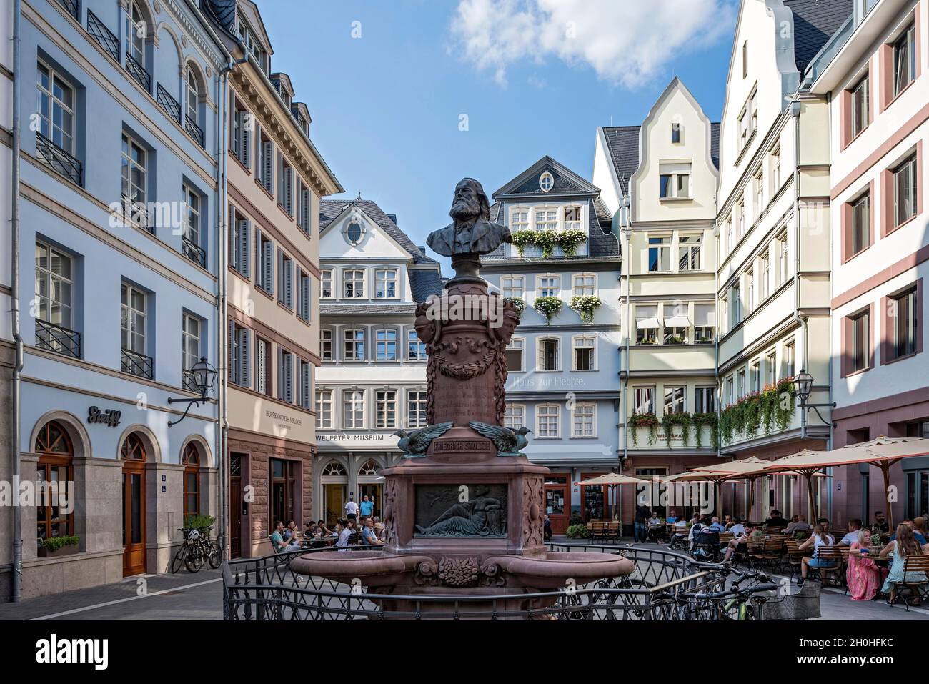Monument to Friedrich Stoltze, modern and reconstructed town houses with shops and street cafes on Huehnermarkt, New Frankfurt Old Town, Dom-Roemer Stock Photo