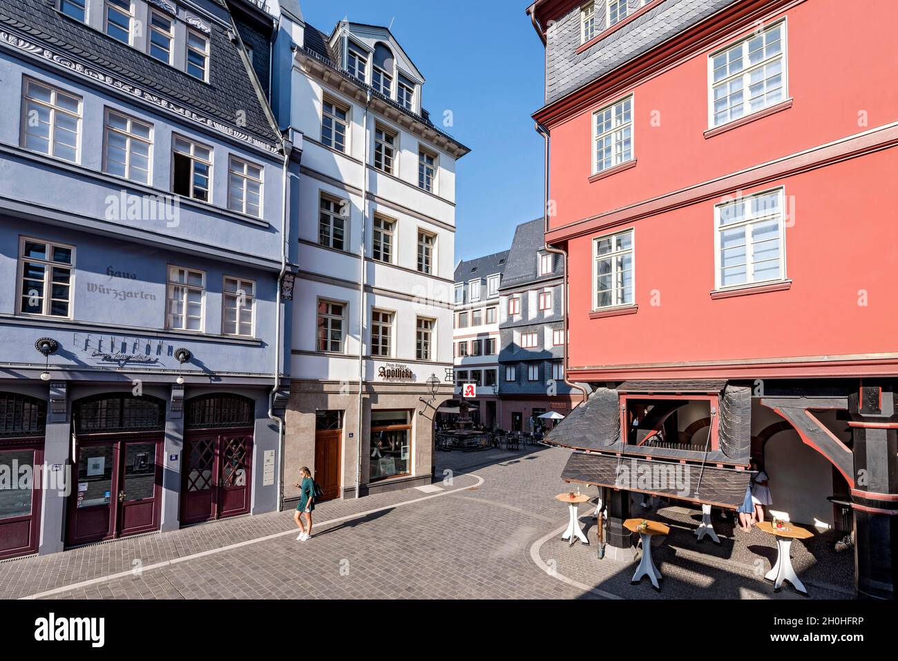 Modern and reconstructed town houses on the market Kroenungsweg and Huehnermarkt, New Frankfurt Old Town, Dom-Roemer-Viertel, Frankfurt am Main Stock Photo