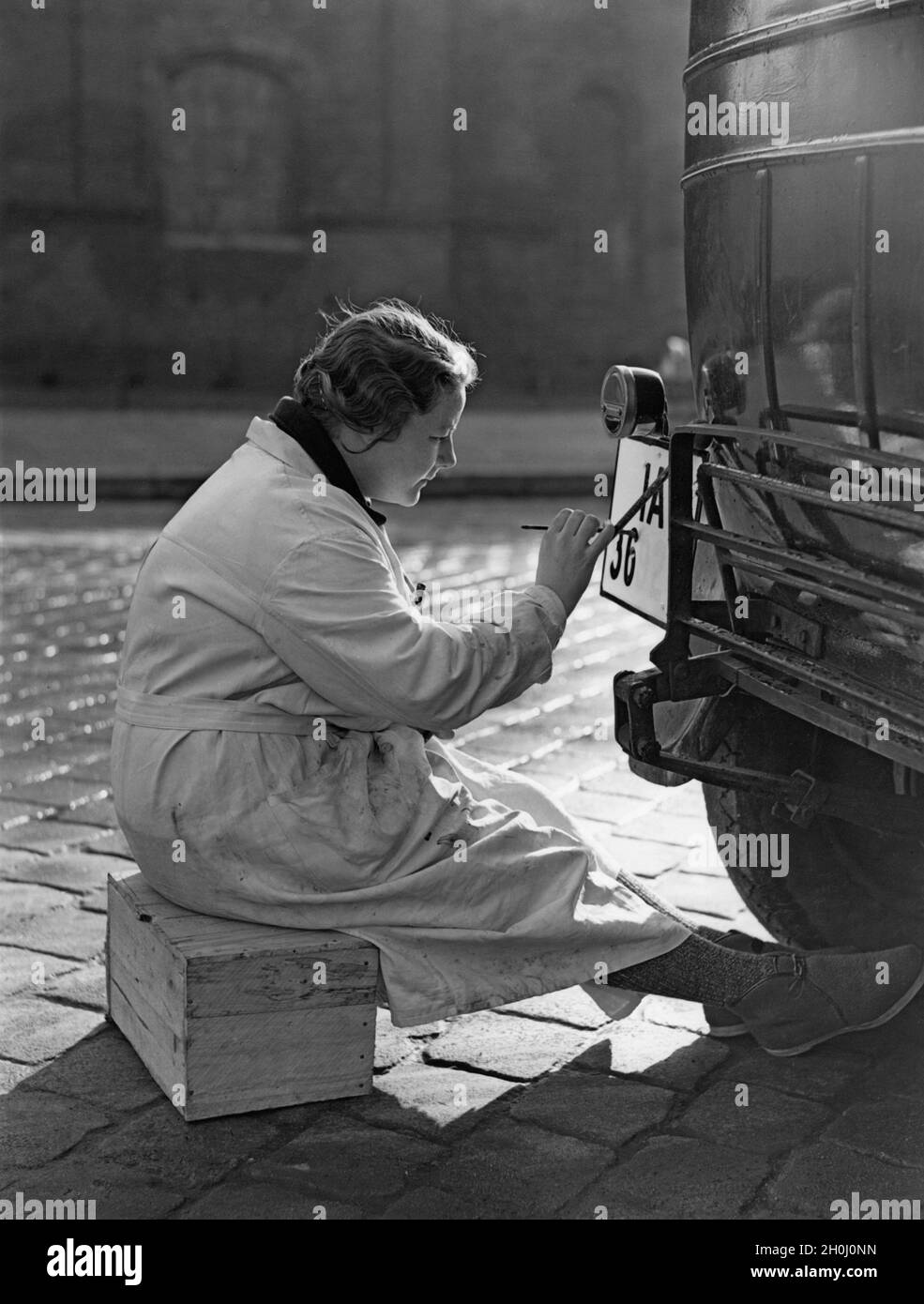 Car sign painter in Germany. [automated translation] Stock Photo - Alamy