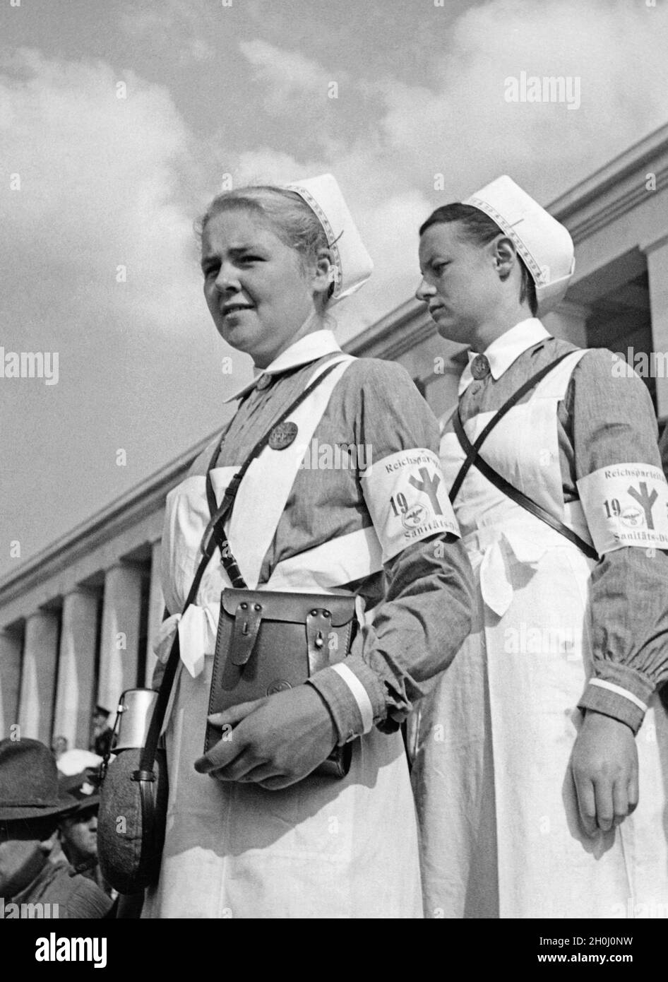 Two female members of the National Socialist People's Welfare Organization at the 1937 Reich Party Congress in Nuremberg. [automated translation] Stock Photo