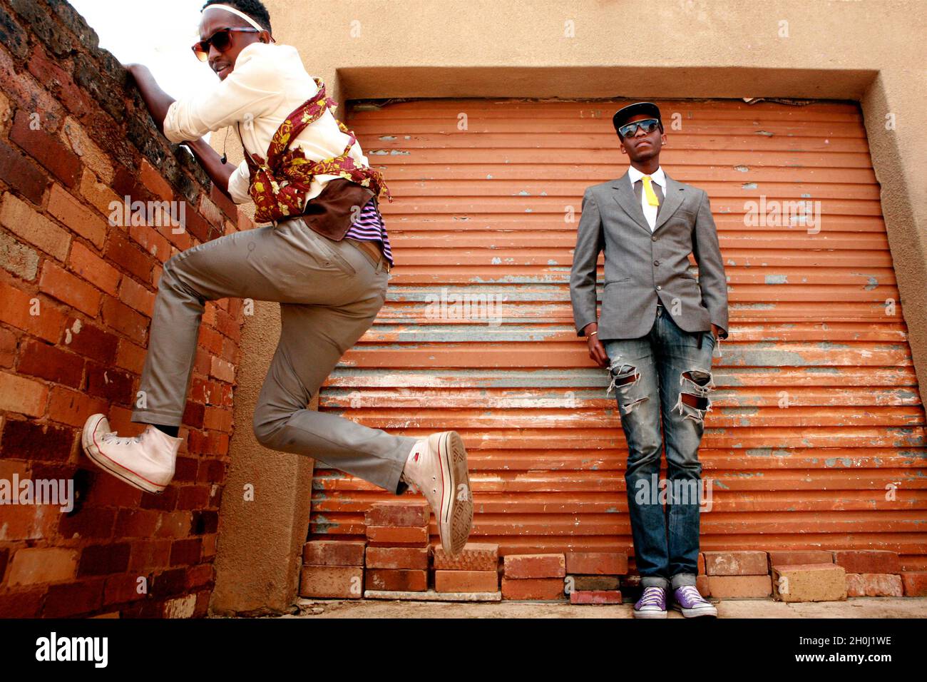 (L-R) Kepi Mngomezulu (23) and Lethabo Tsatsinyane (26), both fashion designers, based in Moletsane, Soweto. Their style epitomise the youth of today in Soweto C flamboyant and ultra-cool...April 23/ 2010/ Soweto/ Johannesburg/ South Africa Stock Photo