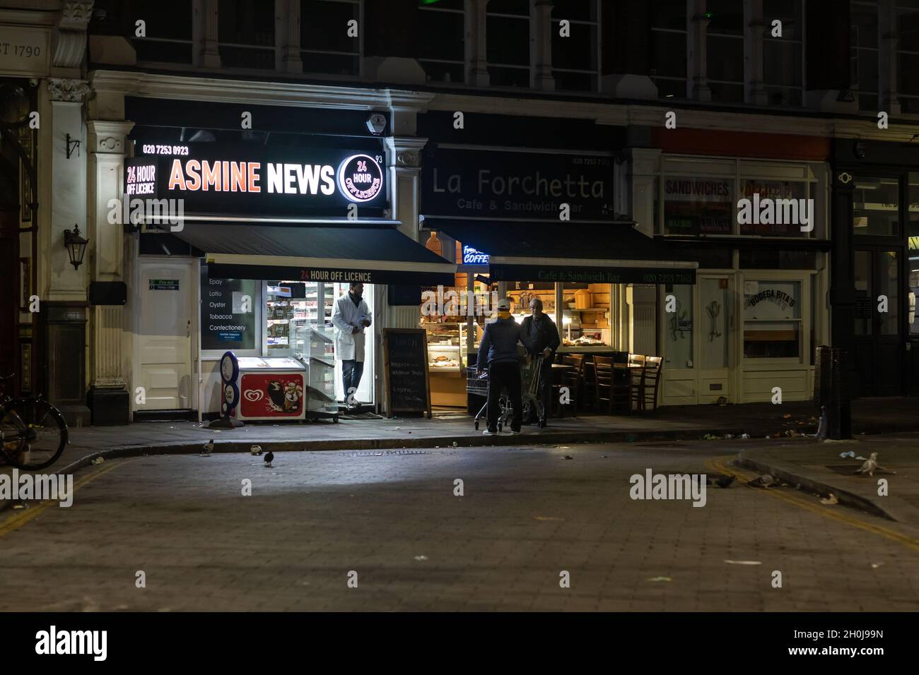 Empty london streets early morning hi-res stock photography and images ...