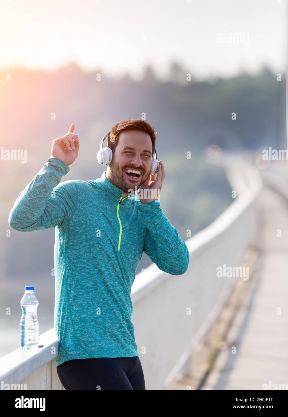 Sporty young man headphones hi-res stock photography and images - Alamy