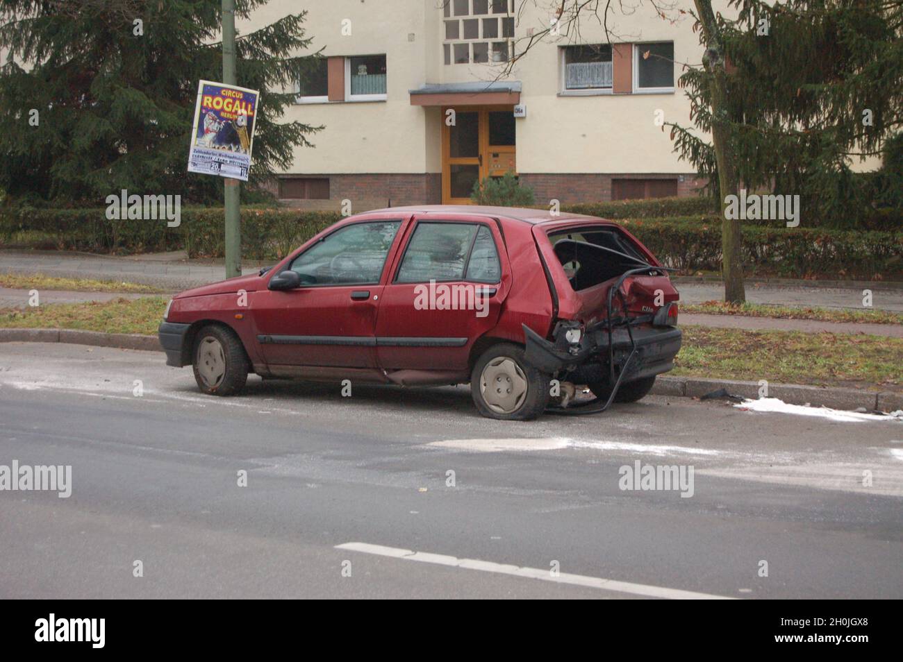 Autounfall mit Fahrerflucht, 12.12.2009, Berlin, Germany Stock Photo