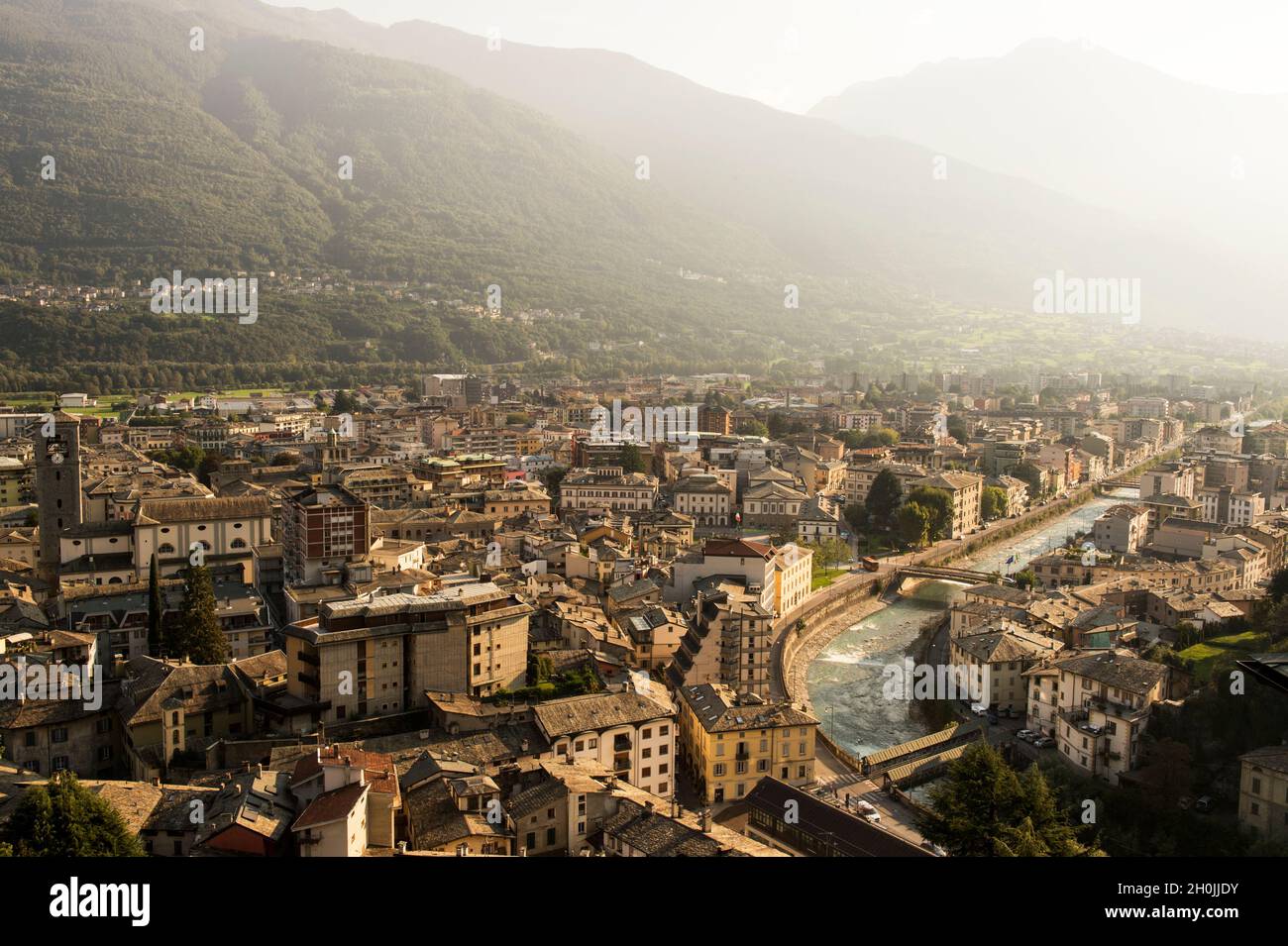 ITALY, LOMBARDY, SONDRIO, CITYSCAPE WITH MALLERO RIVER Stock Photo