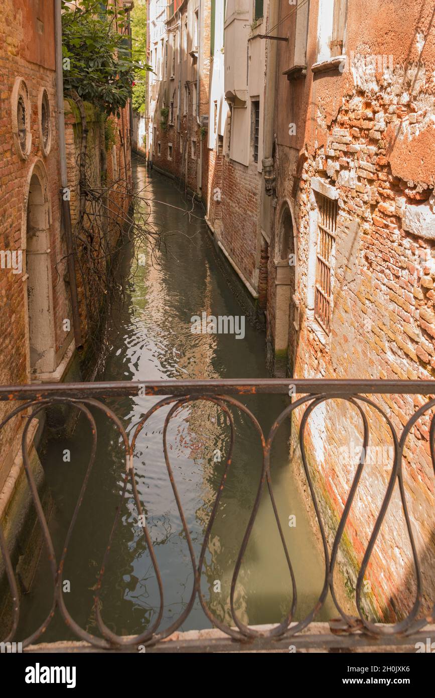 Vintage railings boat hi-res stock photography and images - Alamy