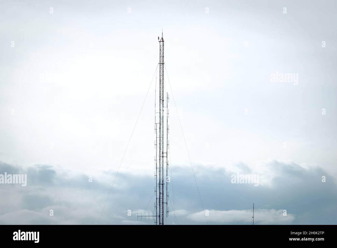Telecommunication tower with network antenna global connection and ...