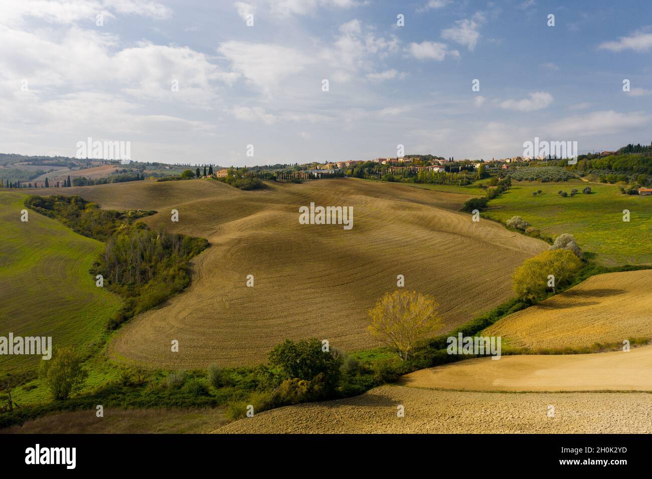 Italian Rural Vinyards Italian villa vineyards drone view hi-res stock photography and images ...