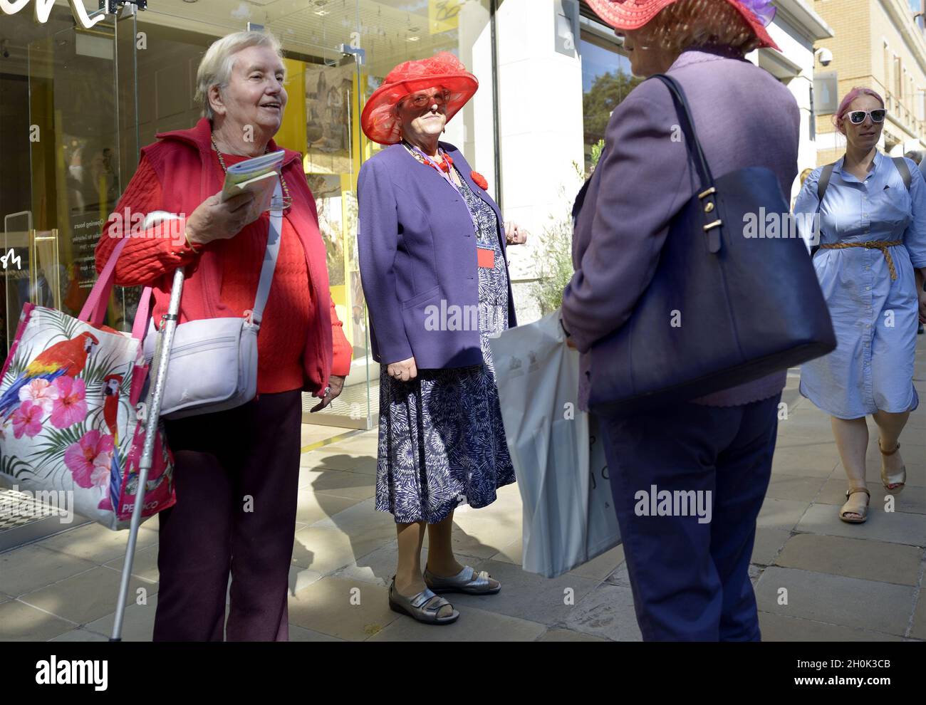 London, England, UK. Older women in Chelsea Stock Photo