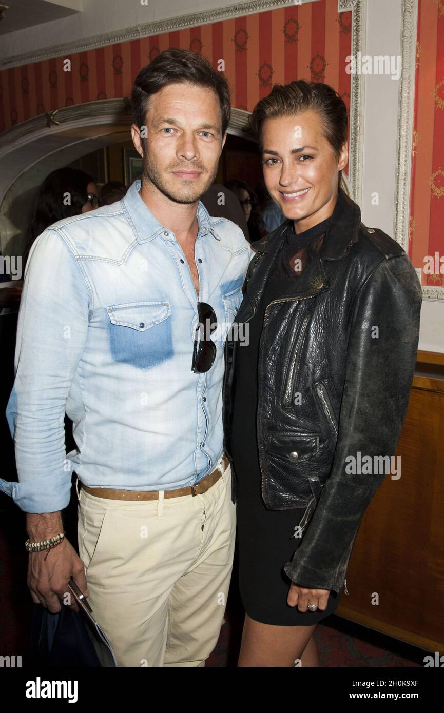 Paul Sculfor and Yasmin Le Bon attend the opening night of The Royal Shakespeare Company's production of Julius Caesar, at the Noel Coward Theatre, London - 15th August 2012. Stock Photo